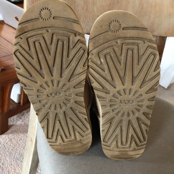 Ugg Boots. Bailey Button Triplet style. Size 6 - Picture 11 of 11